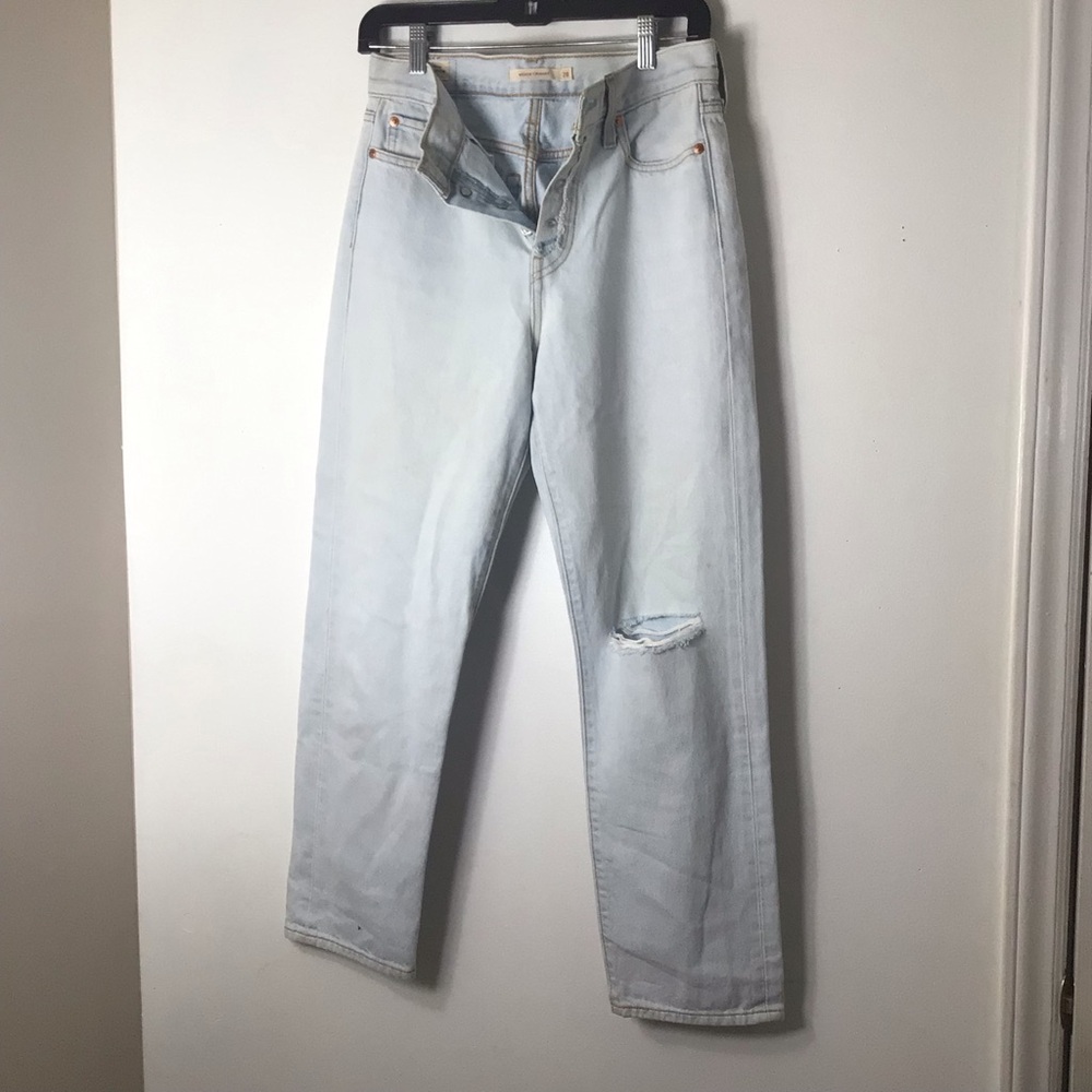 Levi's Light Blue Straight-Leg Jeans with Knee Rip wedgie straight 28